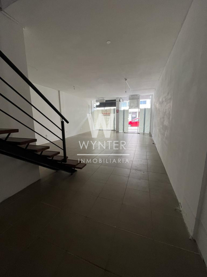 Local Comercial ID.751 - Excelente local a media cuadra de la calle 20
