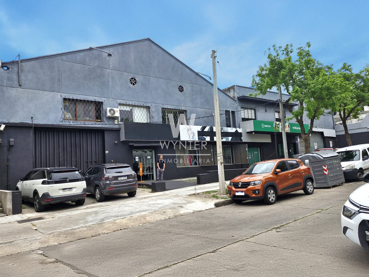 Local Comercial ID.3352 - Gran local comercial en Pocitos, calle Marco Bruto. 