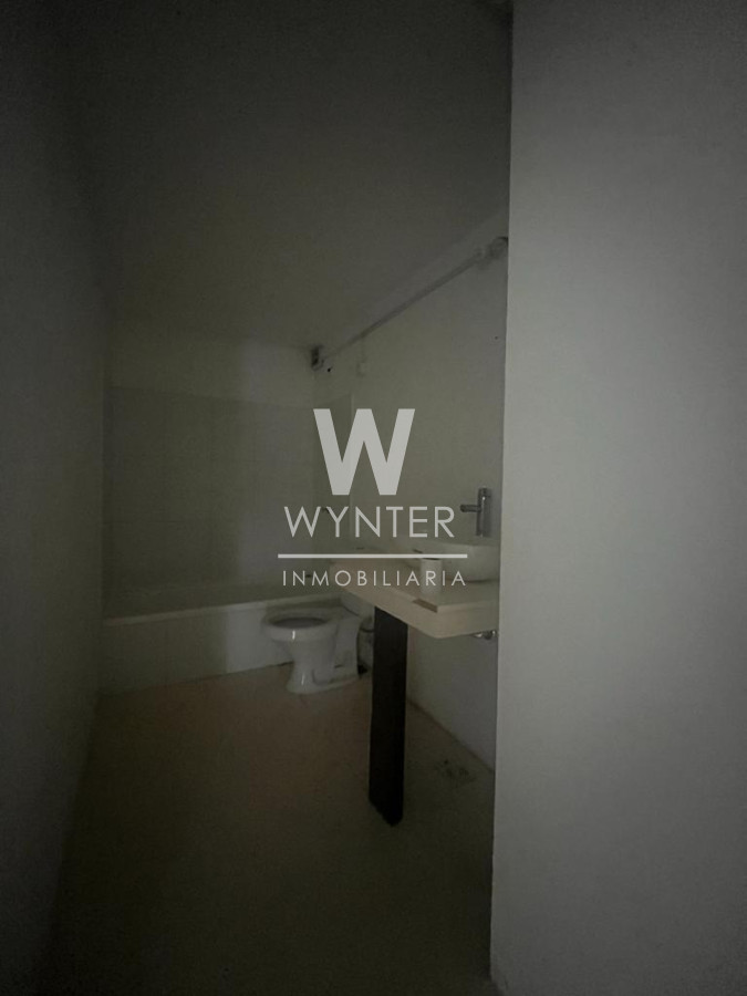 Local Comercial ID.751 - Excelente local a media cuadra de la calle 20