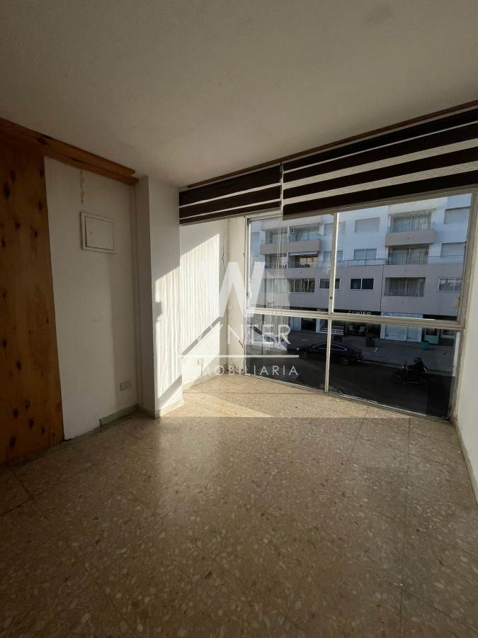 Local Comercial ID.4124 - Local a pasos de la calle 20 y Av. Gorlero