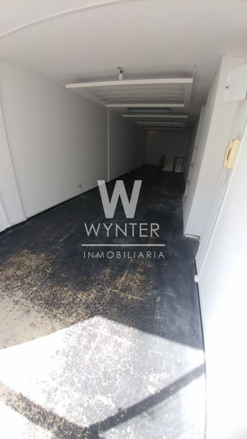 Local Comercial ID.751 - Excelente local a media cuadra de la calle 20