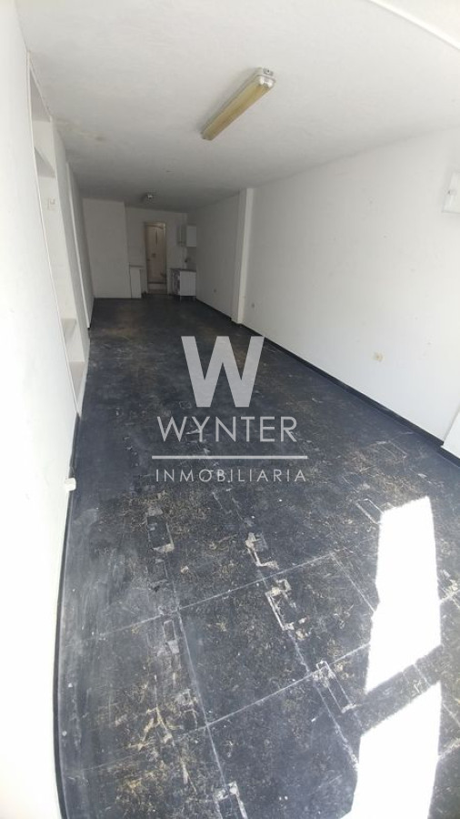 Local Comercial ID.751 - Excelente local a media cuadra de la calle 20