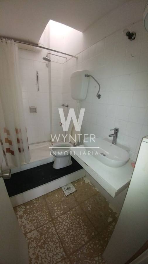 Local Comercial ID.751 - Excelente local a media cuadra de la calle 20