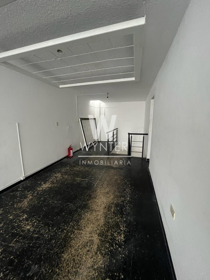 Local Comercial ID.751 - Excelente local a media cuadra de la calle 20