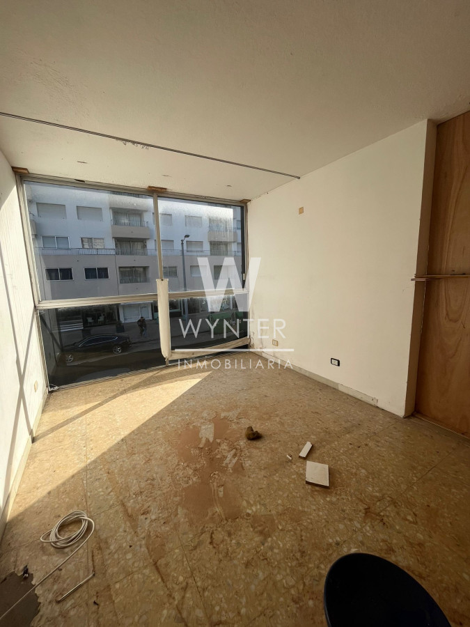 Local Comercial ID.4124 - Local a pasos de la calle 20 y Av. Gorlero