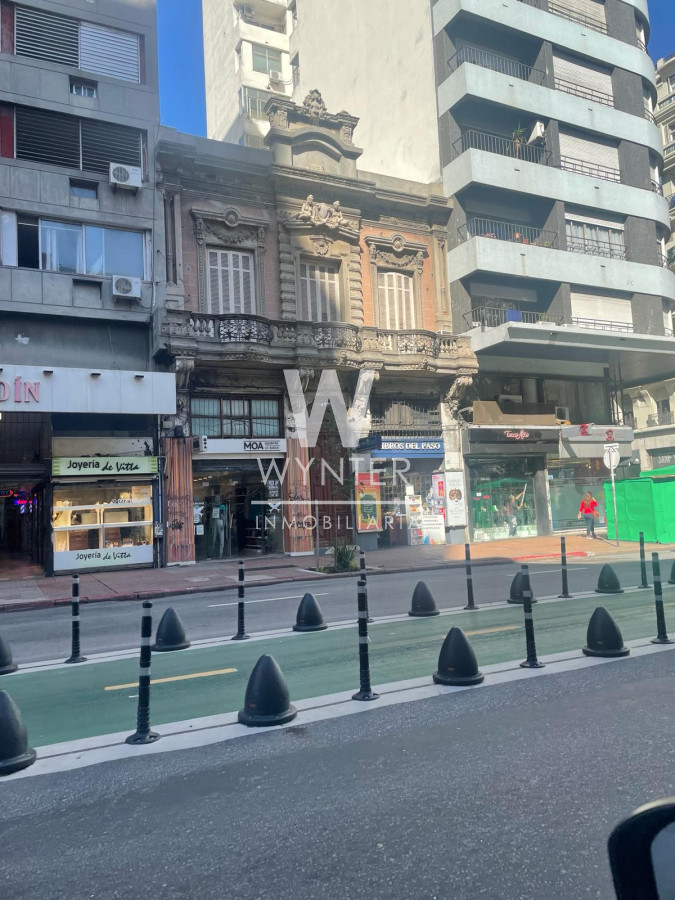 Gran Local comercial en 18 de Julio, con renta 