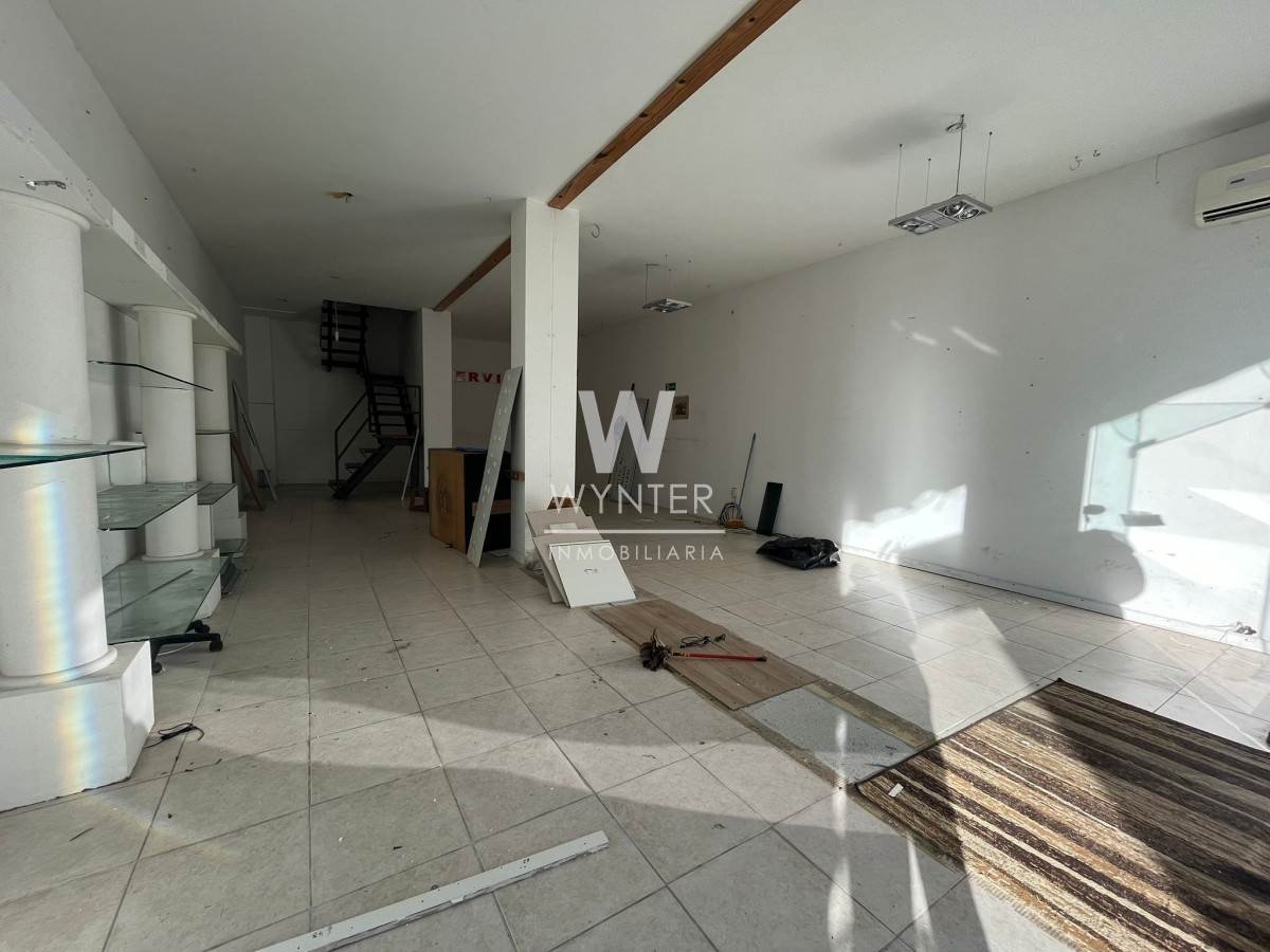 Local Comercial ID.4124 - Local a pasos de la calle 20 y Av. Gorlero