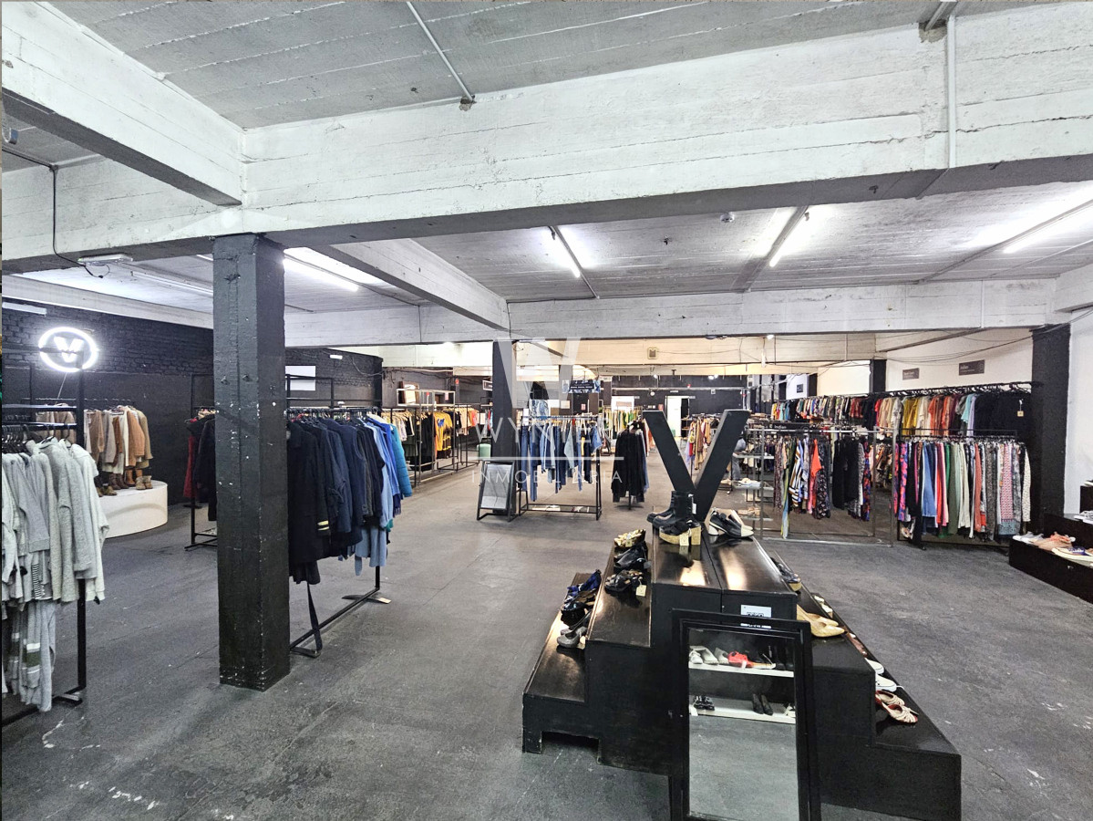 Local Comercial ID.3352 - Gran local comercial en Pocitos, calle Marco Bruto. 