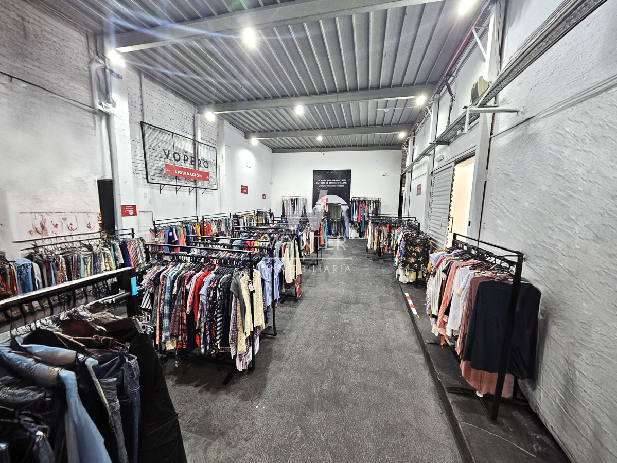 Local Comercial ID.3352 - Gran local comercial en Pocitos, calle Marco Bruto. 