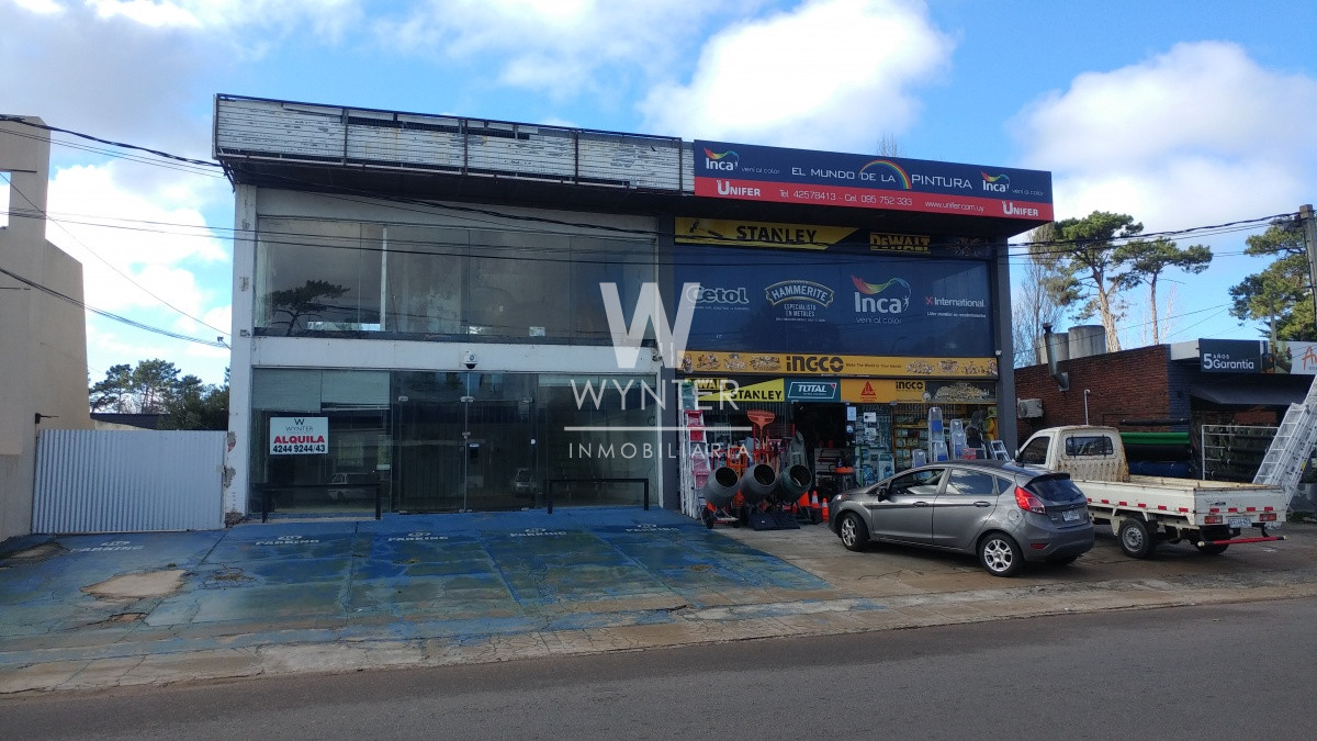 Local Comercial ID.1233 - Amplio local sobre Av. Chiossi