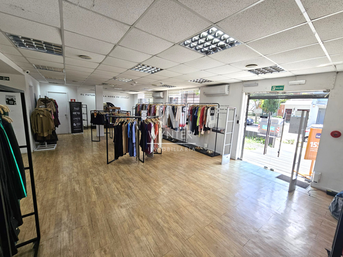 Local Comercial ID.3352 - Gran local comercial en Pocitos, calle Marco Bruto. 
