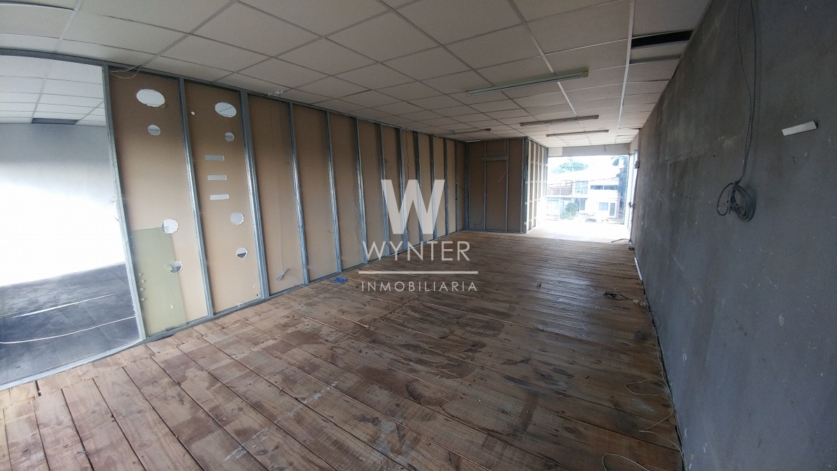 Local Comercial ID.1233 - Amplio local sobre Av. Chiossi
