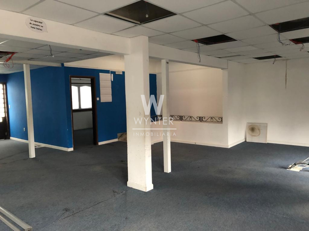 Local Comercial ID.3352 - Gran local comercial en Pocitos, calle Marco Bruto. 