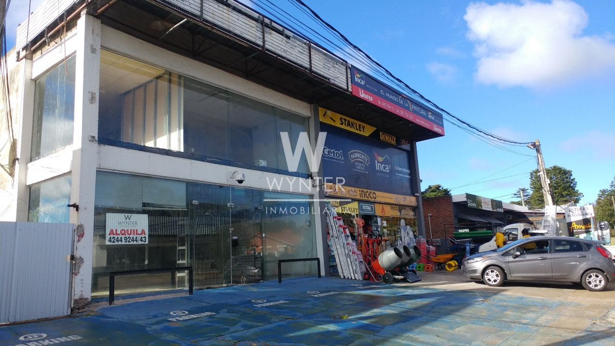 Local Comercial ID.1233 - Amplio local sobre Av. Chiossi
