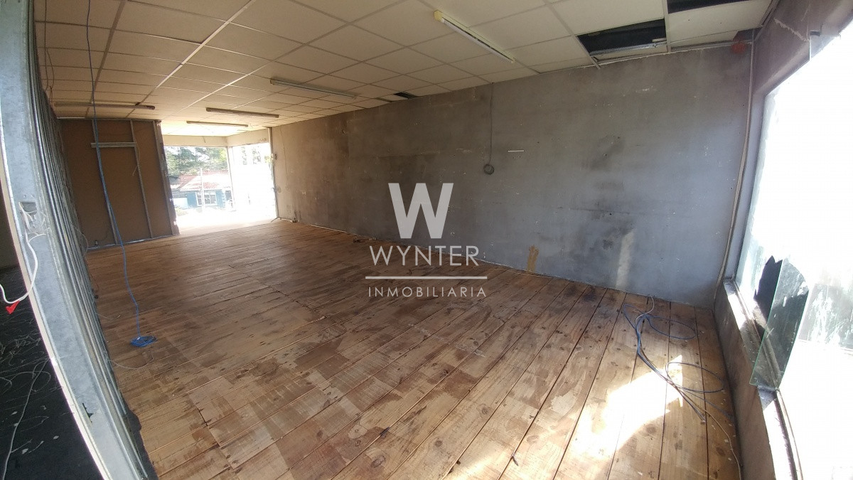Local Comercial ID.1233 - Amplio local sobre Av. Chiossi