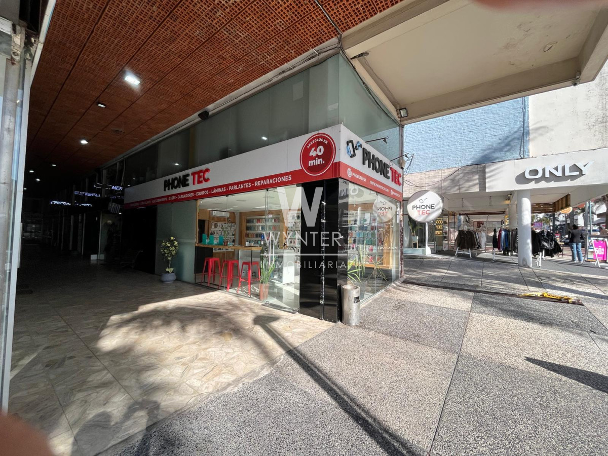 Local Comercial ID.780 - Muy buen local a la calle sobre Av. Gorlero