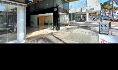 Muy buen local a la calle sobre Av. Gorlero