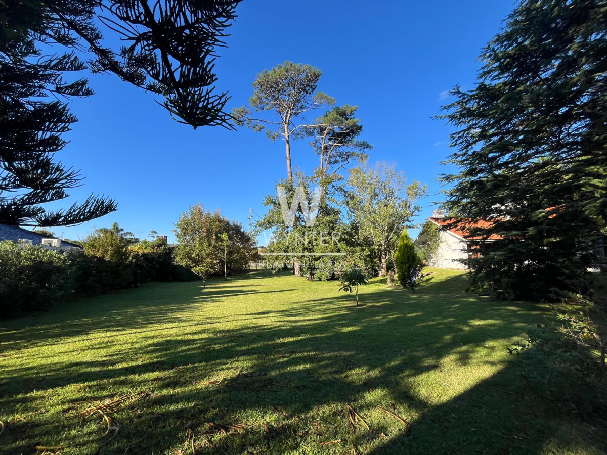 Terreno ID.5637 - Terreno con casa apto para fin comercial