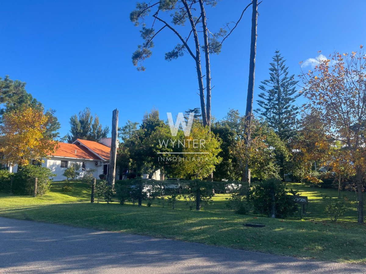 Terreno ID.5637 - Terreno con casa apto para fin comercial