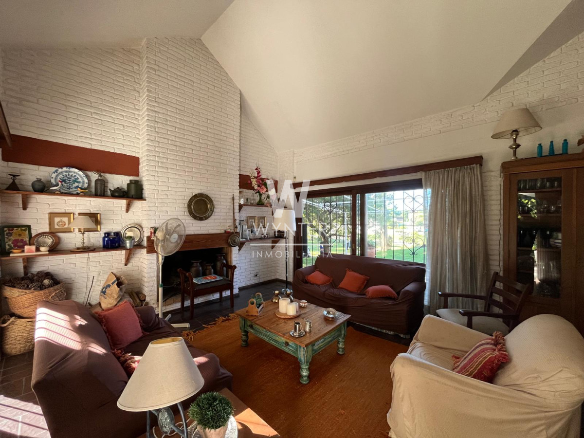 Terreno ID.5637 - Terreno con casa apto para fin comercial