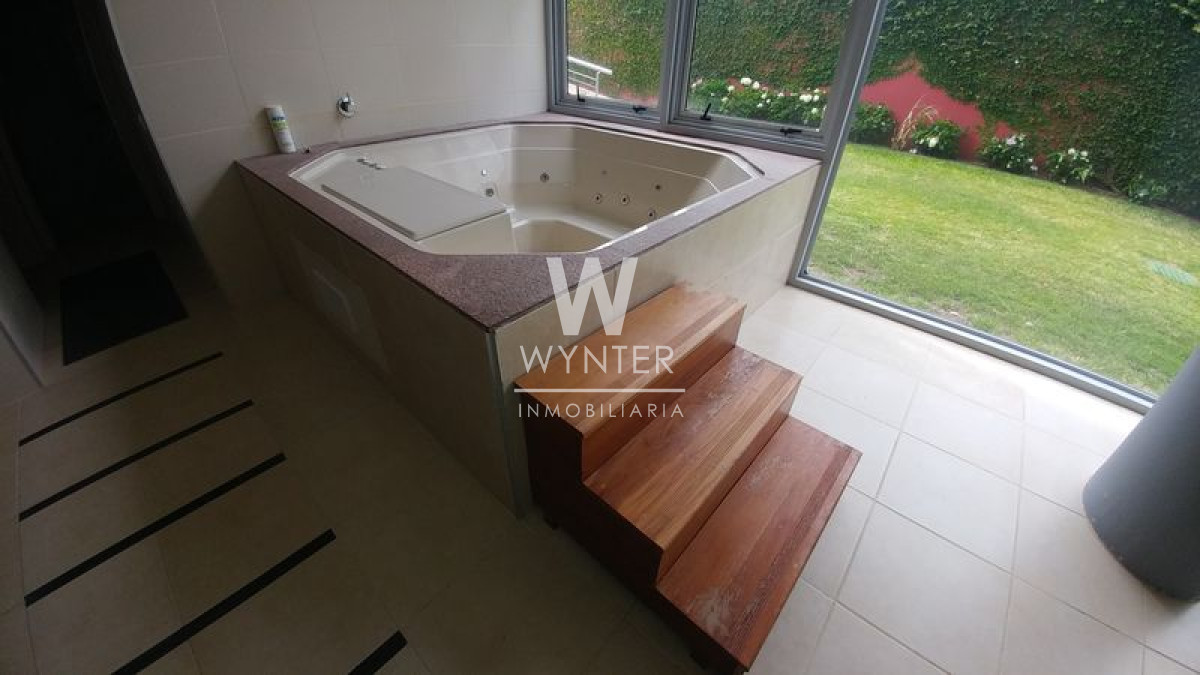 Apartamento ID.5207 - Apartamento en alquiler - Semi piso de 3 dormitorios