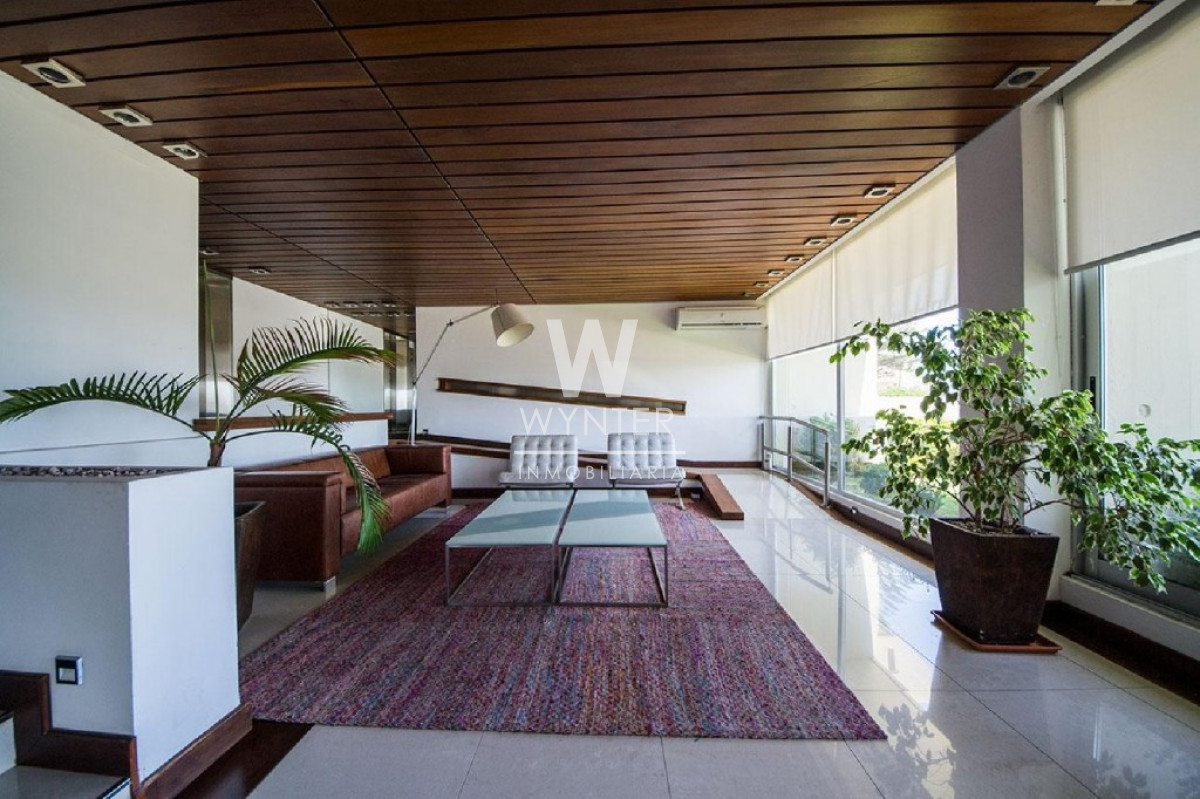 Apartamento ID.4316 - Alquiler de temporada primera fila de playa mansa, con dep. de servicio.