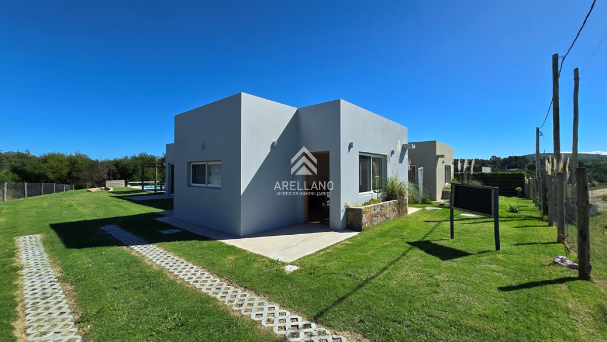 Casa ID.5159 - Casa Venta 2 Dormitorios 2 Baños, Piscina en Punta Colorada - LAZURITA