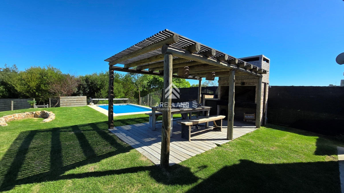 Casa ID.5159 - Casa Venta 2 Dormitorios 2 Baños, Piscina en Punta Colorada - LAZURITA