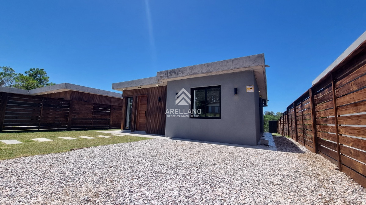 Casa ID.5160 - Casa Venta 2 Dormitorios 2 Baños, Piscina en Punta Colorada - LINK PC II