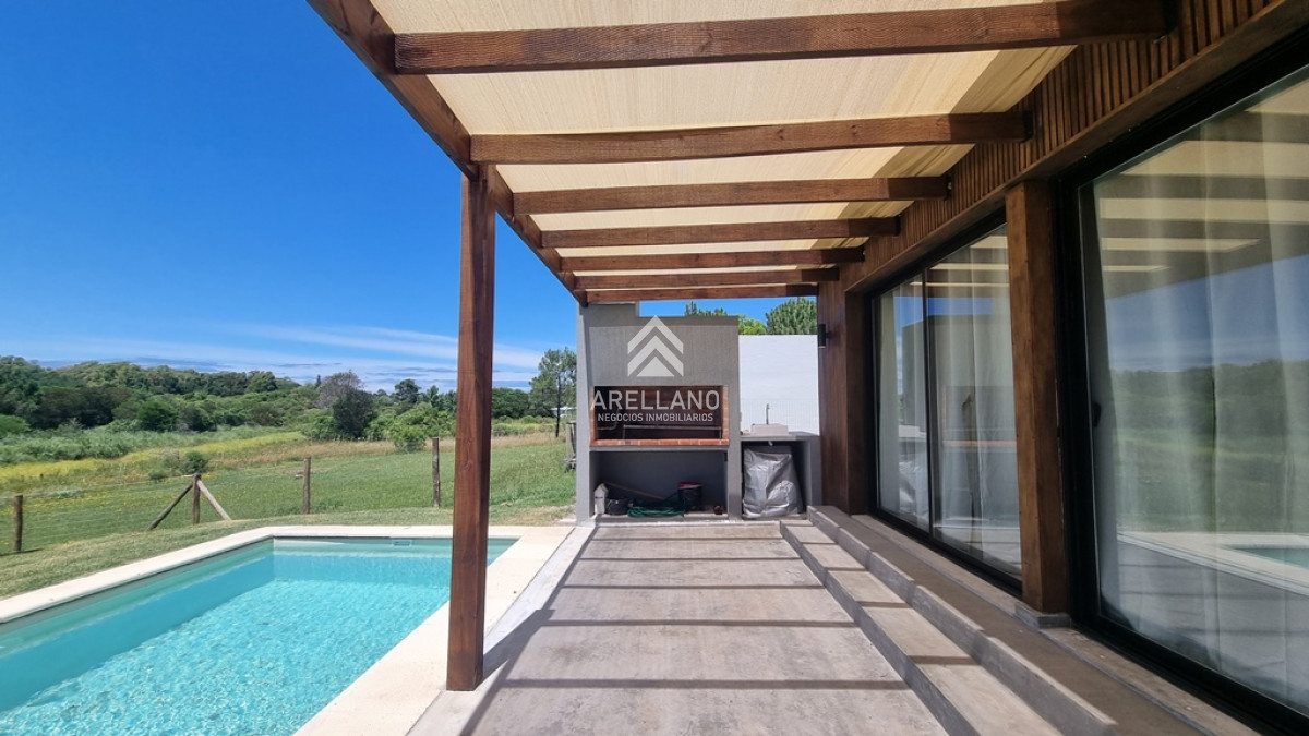 Casa ID.5160 - Casa Venta 2 Dormitorios 2 Baños, Piscina en Punta Colorada - LINK PC II