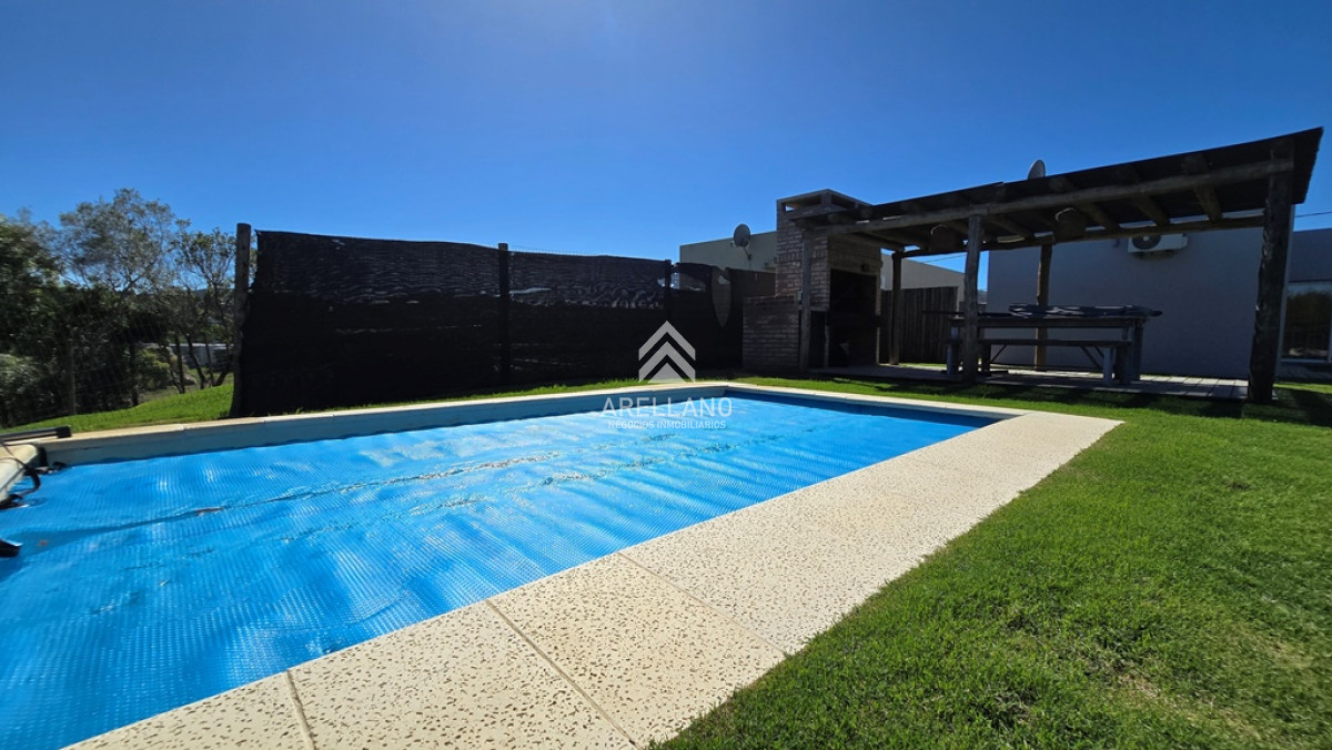 Casa ID.5159 - Casa Venta 2 Dormitorios 2 Baños, Piscina en Punta Colorada - LAZURITA