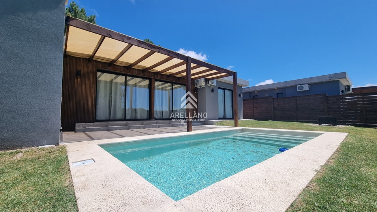 Casa ID.5160 - Casa Venta 2 Dormitorios 2 Baños, Piscina en Punta Colorada - LINK PC II