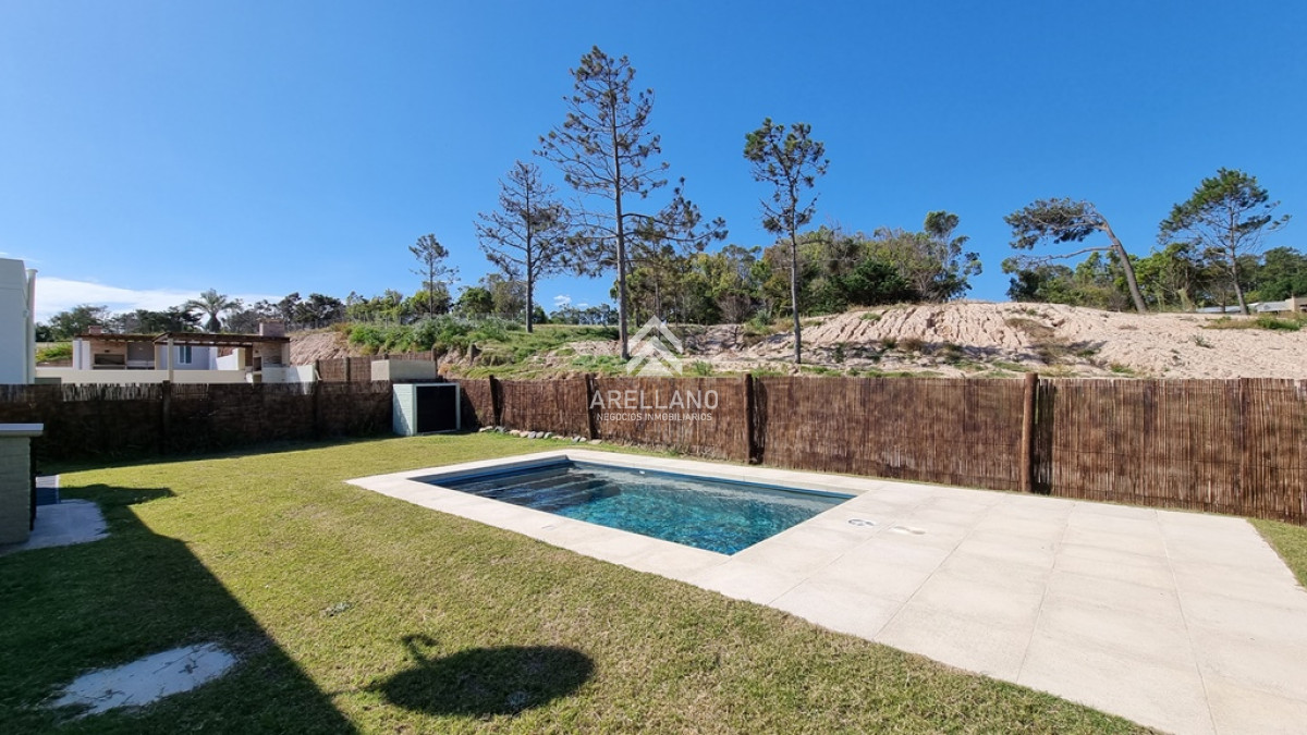 Casa ID.5161 - Casa Venta 2 Dormitorios 2 Baños, Piscina en Punta Colorada - P. MARTILLO