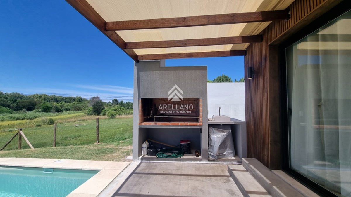 Casa ID.5160 - Casa Venta 2 Dormitorios 2 Baños, Piscina en Punta Colorada - LINK PC II