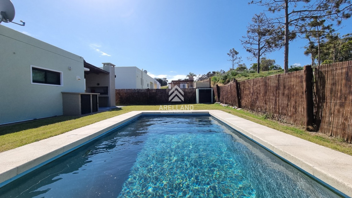 Casa ID.5161 - Casa Venta 2 Dormitorios 2 Baños, Piscina en Punta Colorada - P. MARTILLO