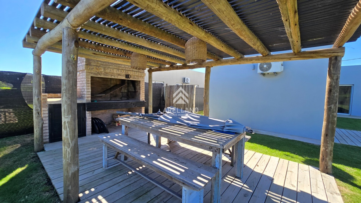 Casa ID.5159 - Casa Venta 2 Dormitorios 2 Baños, Piscina en Punta Colorada - LAZURITA