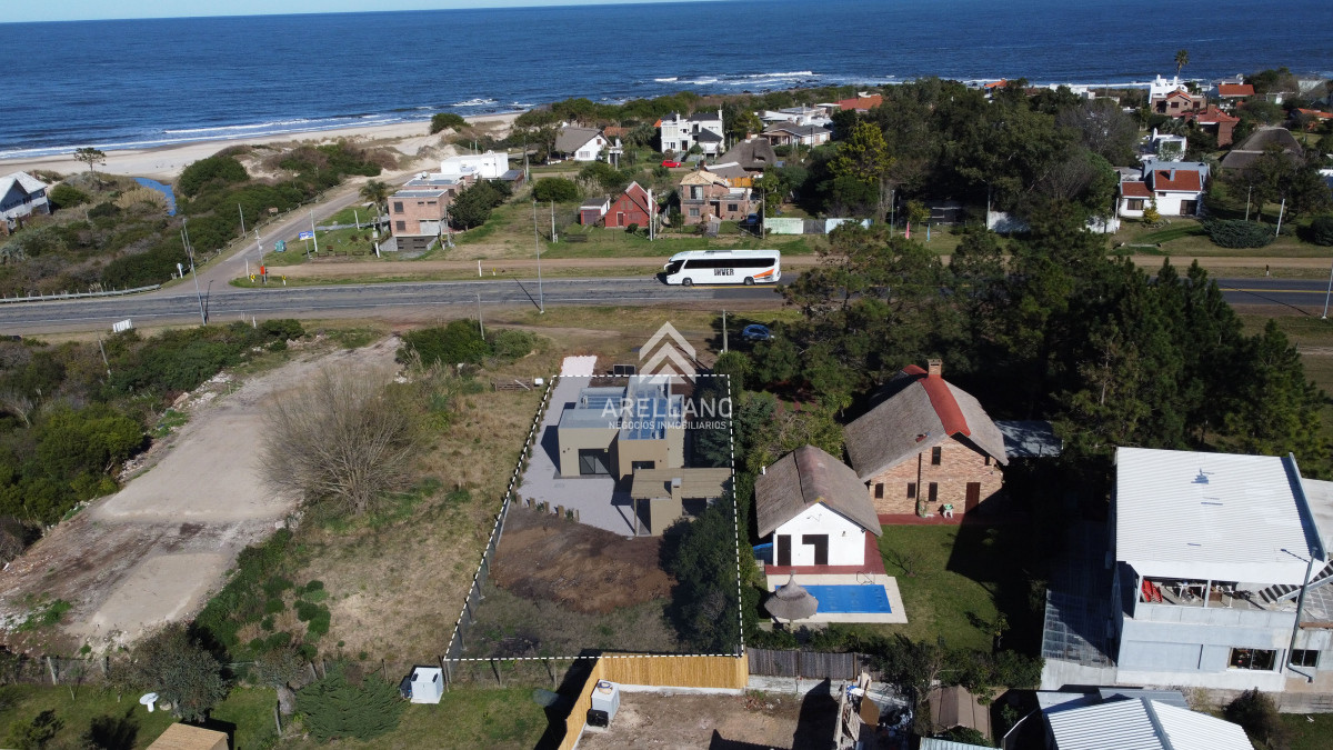 Casa ID.5182 - Casa Venta A Estrenar de 3 Dormitorios 2 Baños en Playa Hermosa - RENACER