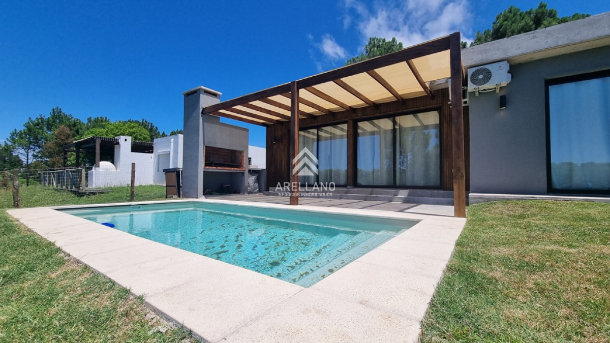 Casa ID.5160 - Casa Venta 2 Dormitorios 2 Baños, Piscina en Punta Colorada - LINK PC II
