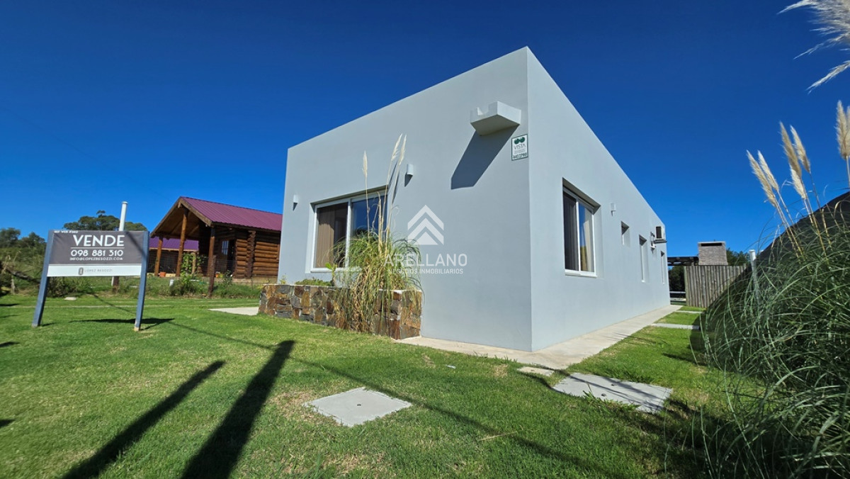 Casa ID.5159 - Casa Venta 2 Dormitorios 2 Baños, Piscina en Punta Colorada - LAZURITA