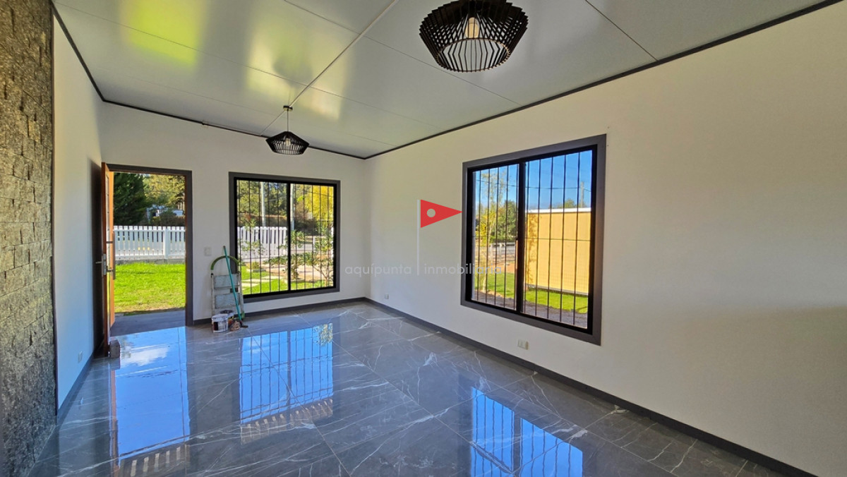 Casa ID.92 - Casa Venta 2 Dormitorios 1 Baño, Piscina en Las Flores - MANDARINA