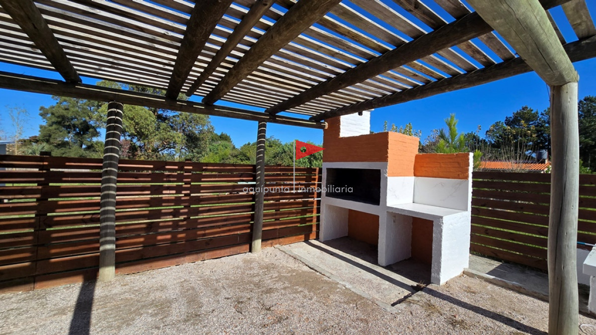 Casa ID.92 - Casa Venta 2 Dormitorios 1 Baño, Piscina en Las Flores - MANDARINA