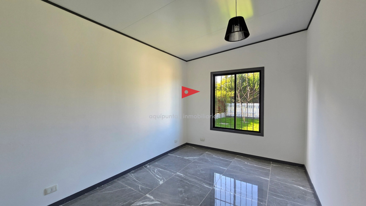 Casa ID.92 - Casa Venta 2 Dormitorios 1 Baño, Piscina en Las Flores - MANDARINA