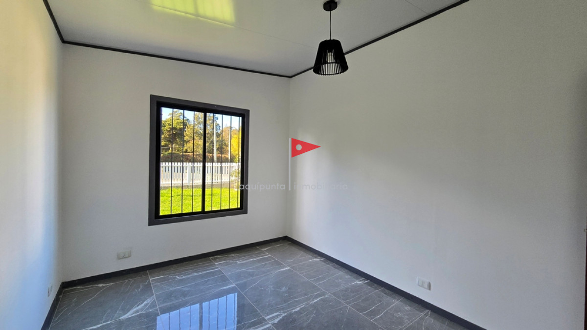 Casa ID.92 - Casa Venta 2 Dormitorios 1 Baño, Piscina en Las Flores - MANDARINA