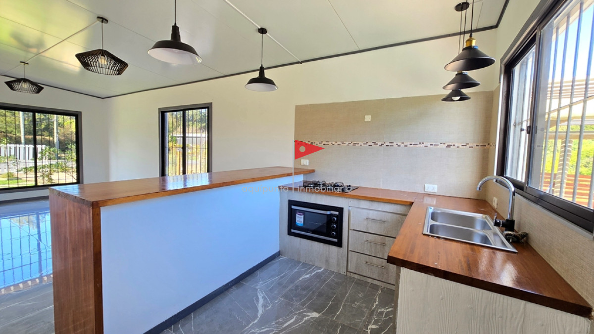 Casa ID.92 - Casa Venta 2 Dormitorios 1 Baño, Piscina en Las Flores - MANDARINA