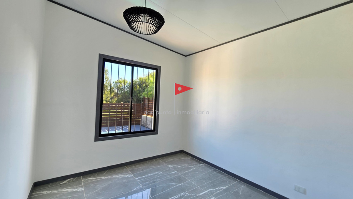 Casa ID.92 - Casa Venta 2 Dormitorios 1 Baño, Piscina en Las Flores - MANDARINA