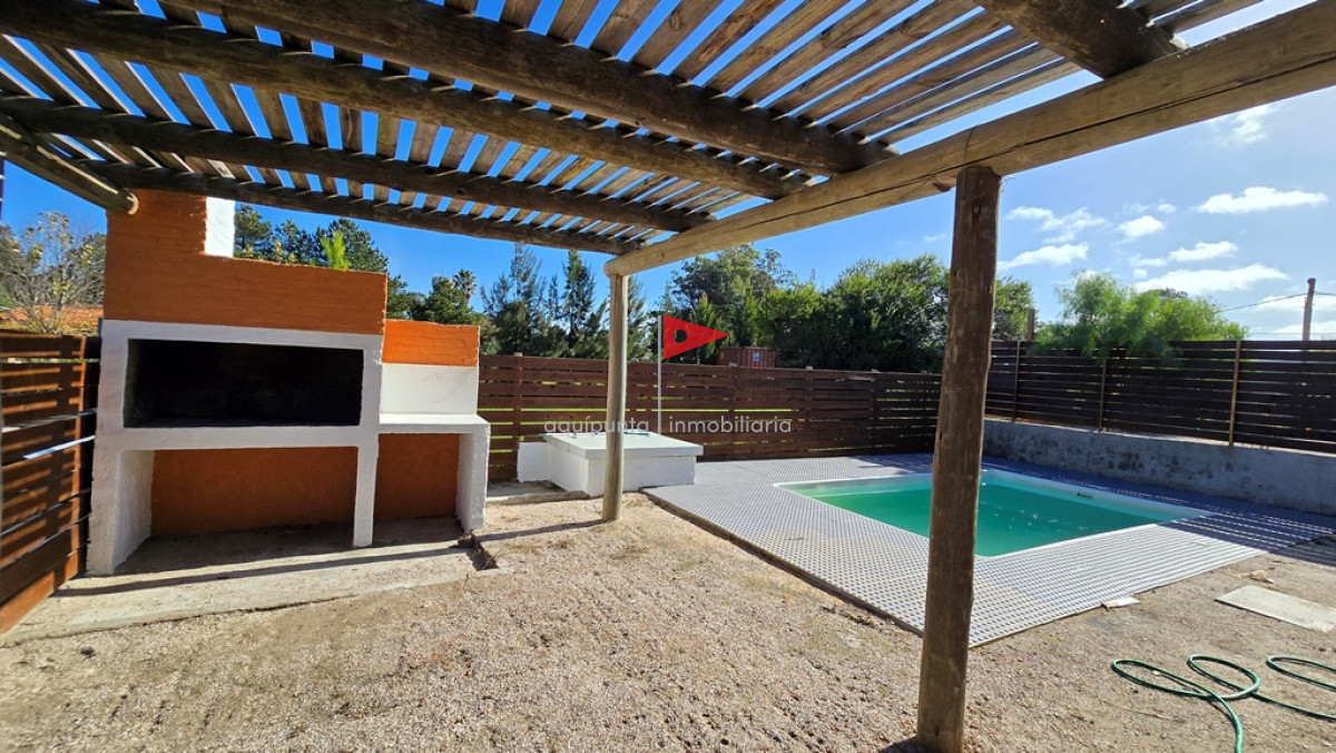 Casa ID.92 - Casa Venta 2 Dormitorios 1 Baño, Piscina en Las Flores - MANDARINA