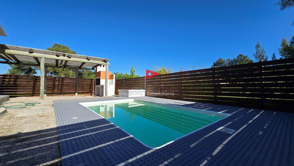 Casa ID.92 - Casa Venta 2 Dormitorios 1 Baño, Piscina en Las Flores - MANDARINA