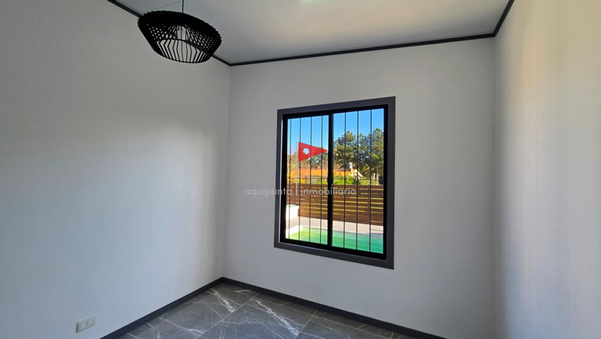 Casa ID.92 - Casa Venta 2 Dormitorios 1 Baño, Piscina en Las Flores - MANDARINA