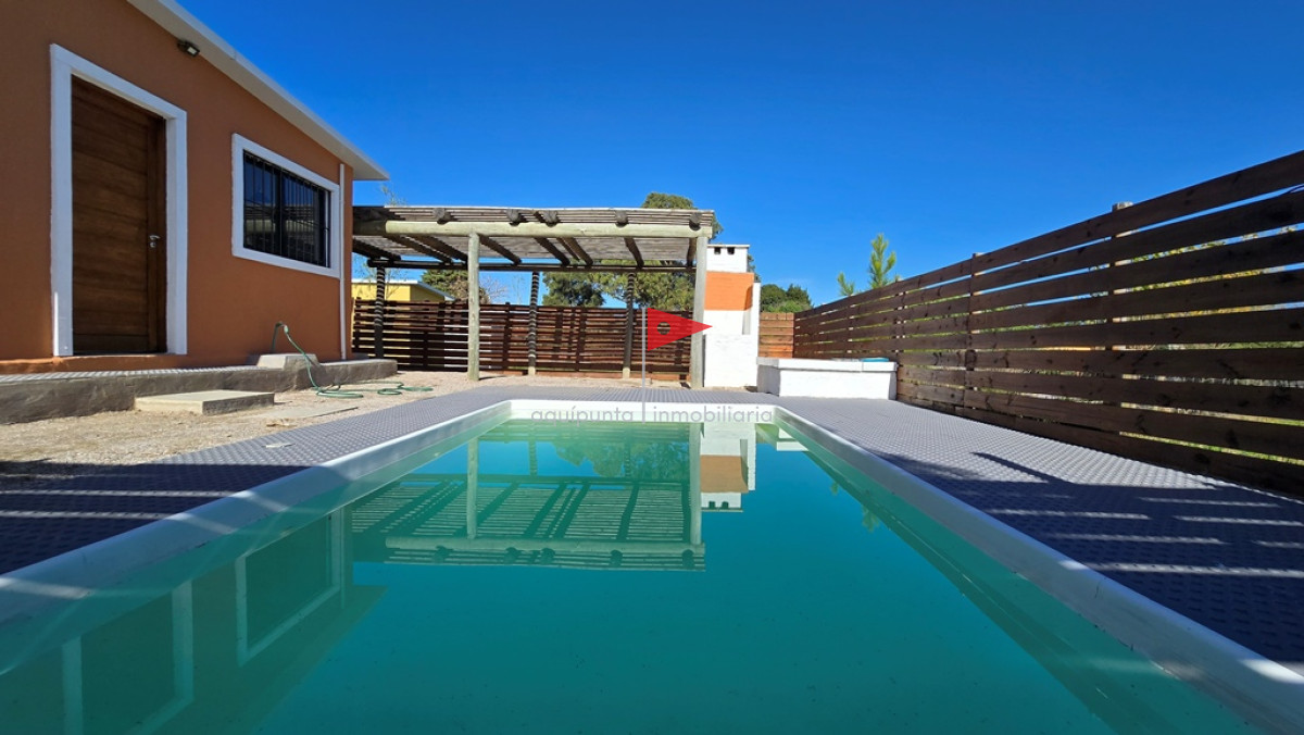 Casa ID.92 - Casa Venta 2 Dormitorios 1 Baño, Piscina en Las Flores - MANDARINA