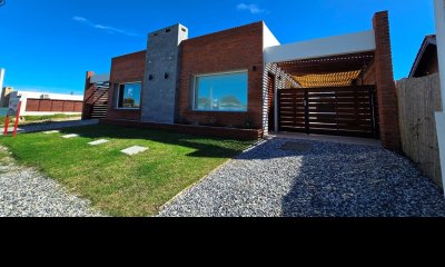 Casa Venta A Estrenar de 3 Dormitorios 2 Baños, Piscina en Los Angeles - CATALPA